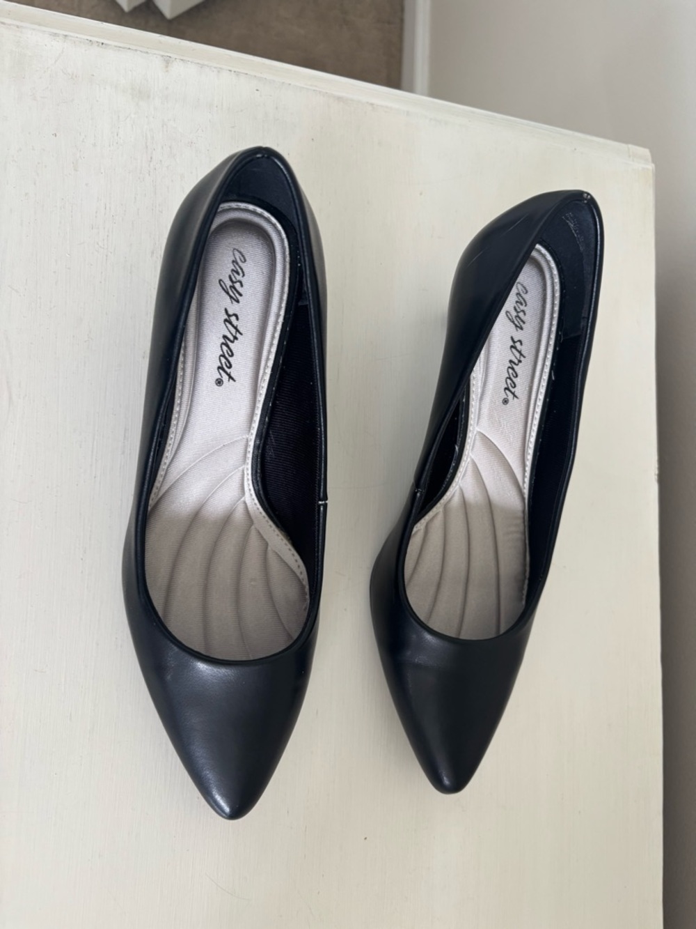 easy street Black pumps